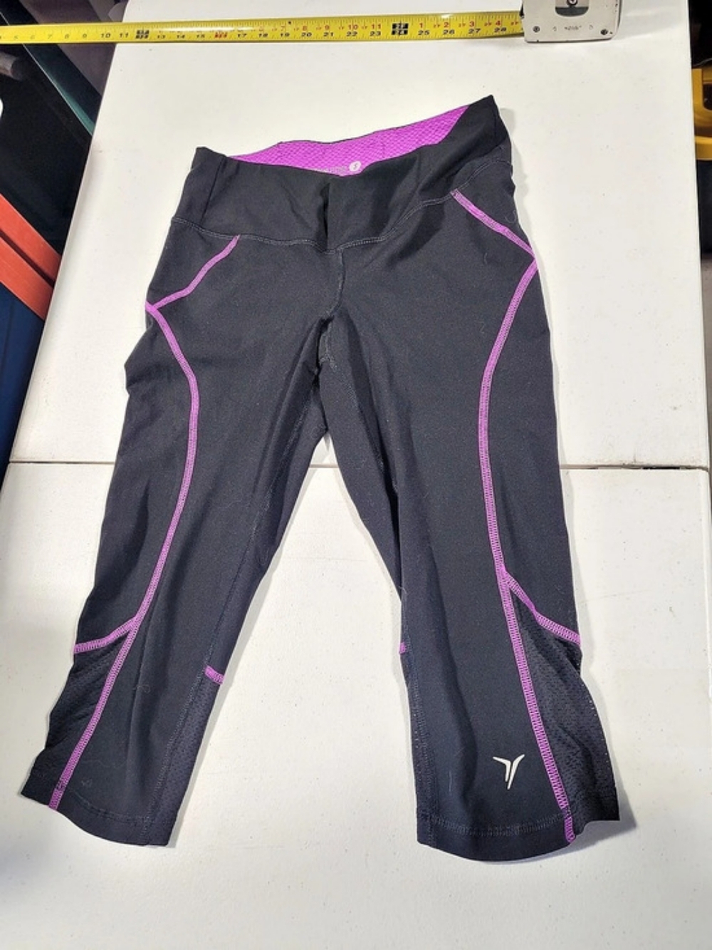 Old Navy Active Fitted Capri Leggings Color Block Black & Purple Small